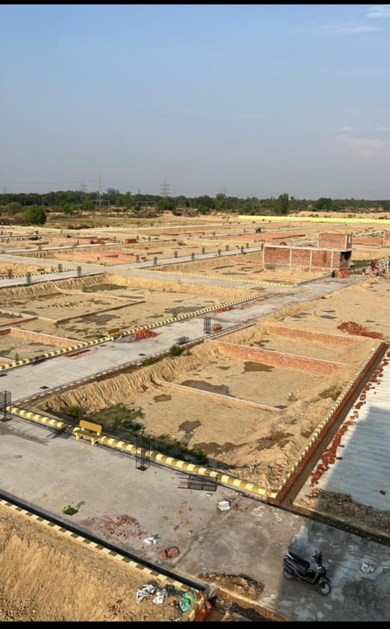 Plots Near Banthra Market